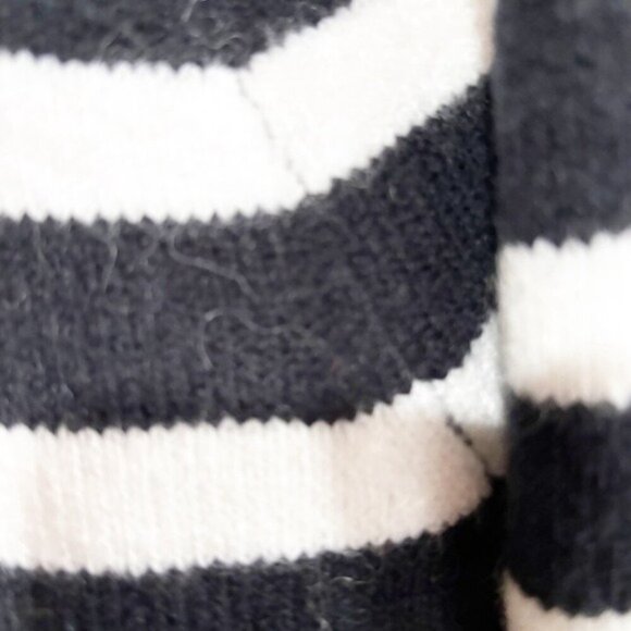 J.Crew Women’s Chunky crewneck sweater in Supersoft yarn - Size Large - Picture 13 of 16